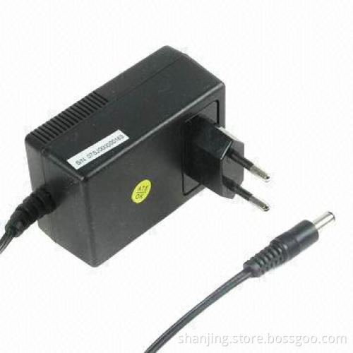 Universal AC/DC CCTV Power Supply, Voltage of 12V/2A